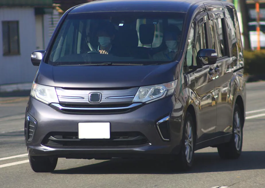 寝台車でお迎えに行く様子